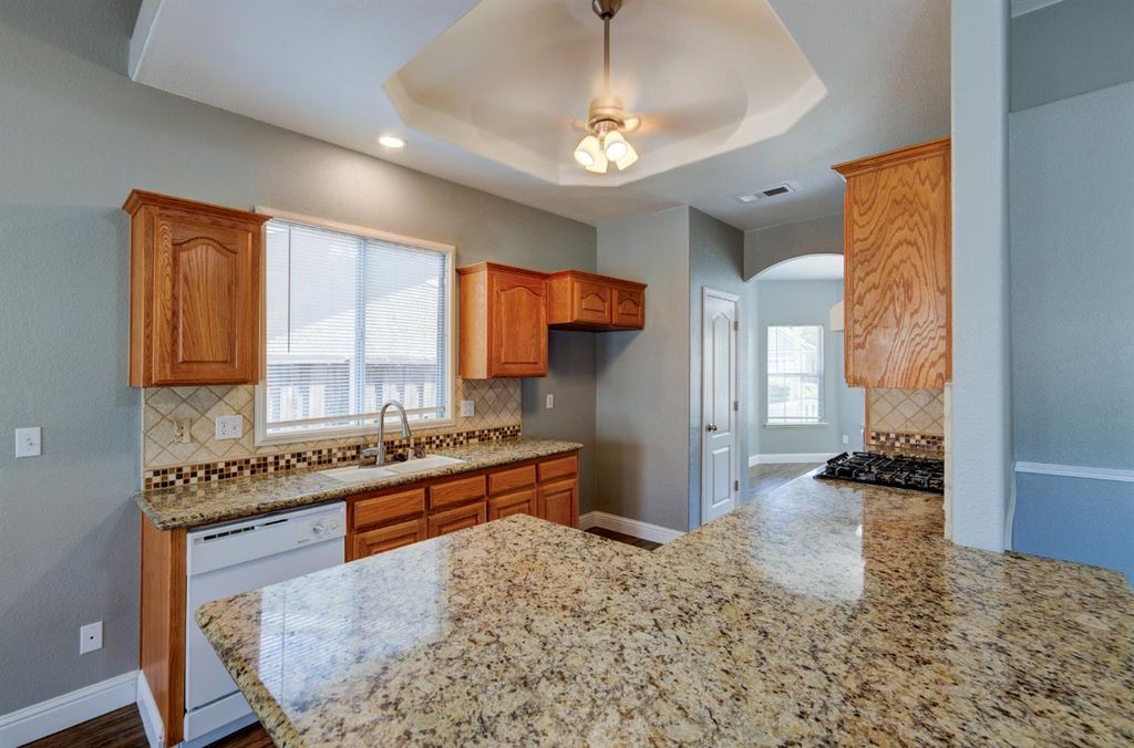 Image 6 of property listing at 4666 W Oswego Avenue, Fresno, CA 93722