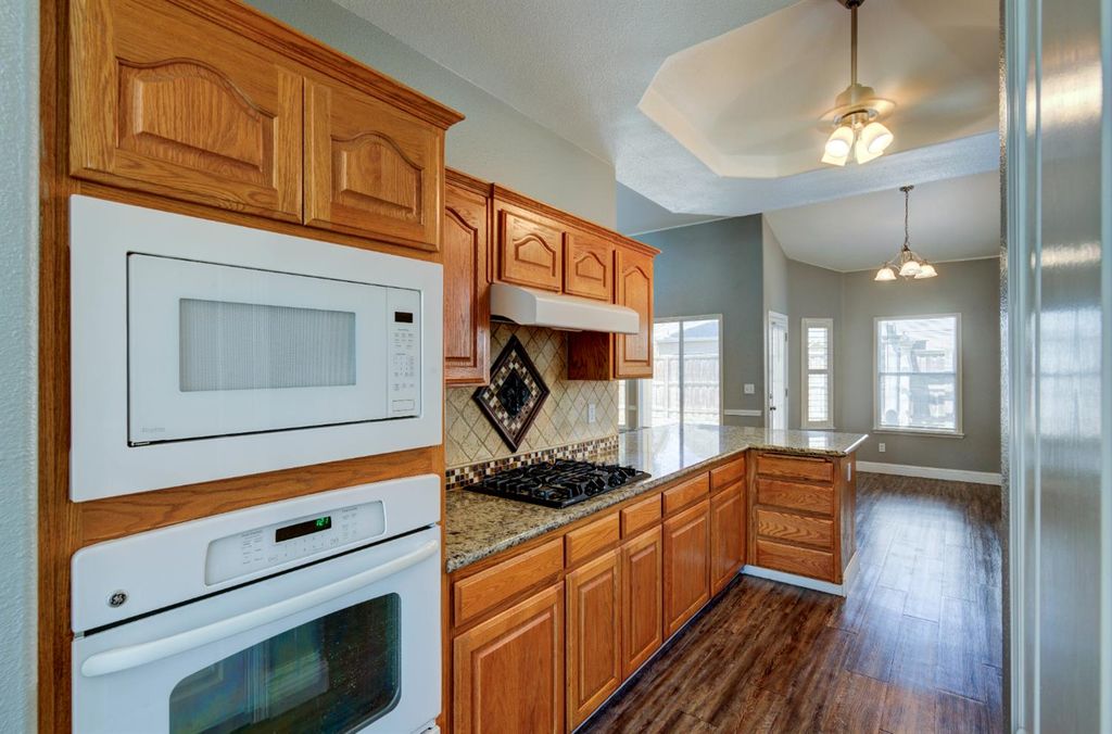 Image 8 of property listing at 4666 W Oswego Avenue, Fresno, CA 93722