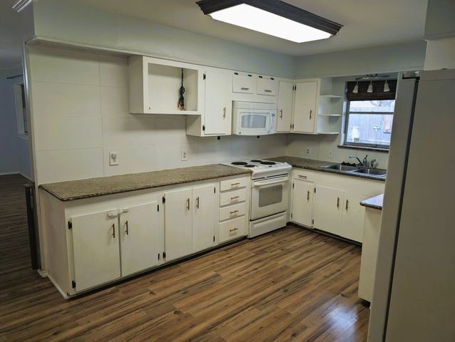 8747 Mosswood Drive, Dallas, TX 75227