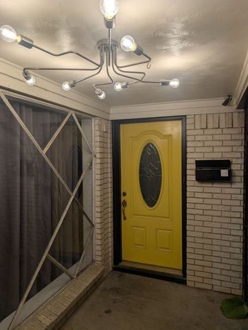 8747 Mosswood Drive, Dallas, TX 75227