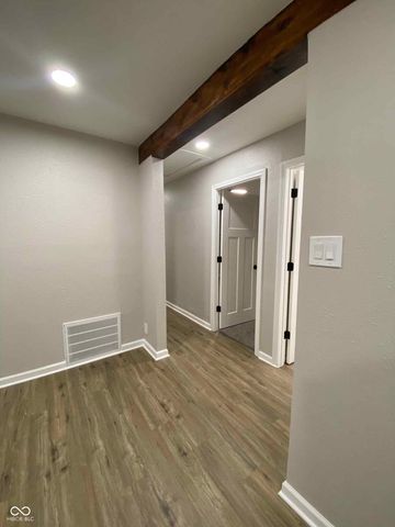 151 N 8th Avenue, Beech Grove, IN 46107