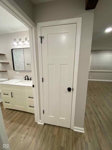 151 N 8th Avenue, Beech Grove, IN 46107