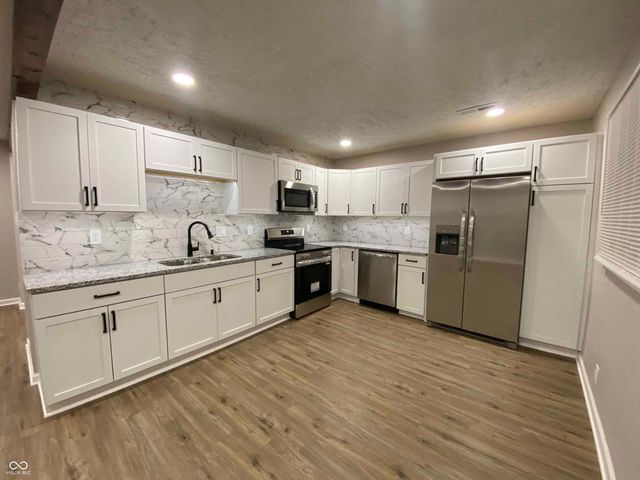 151 N 8th Avenue, Beech Grove, IN 46107