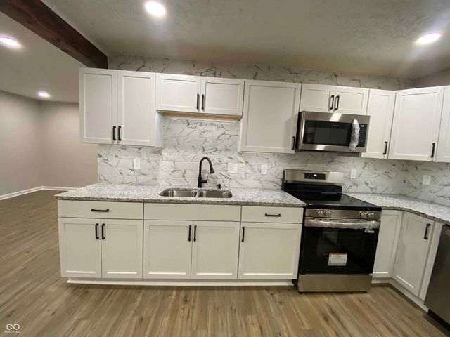 151 N 8th Avenue, Beech Grove, IN 46107