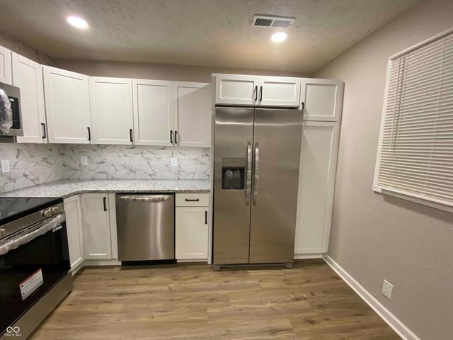 151 N 8th Avenue, Beech Grove, IN 46107