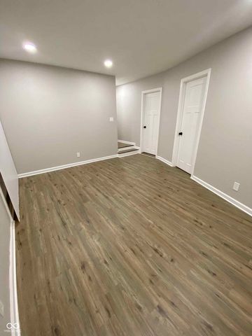 151 N 8th Avenue, Beech Grove, IN 46107