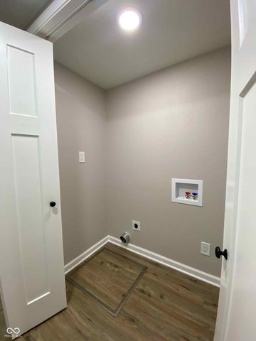 151 N 8th Avenue, Beech Grove, IN 46107