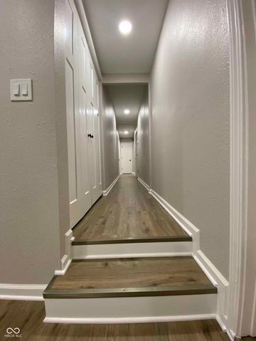 151 N 8th Avenue, Beech Grove, IN 46107