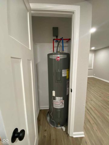 151 N 8th Avenue, Beech Grove, IN 46107