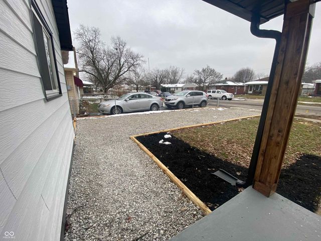 151 N 8th Avenue, Beech Grove, IN 46107