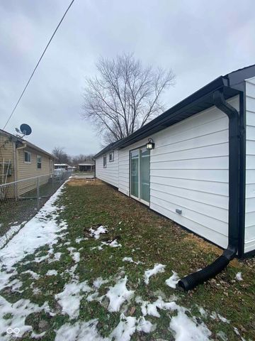 151 N 8th Avenue, Beech Grove, IN 46107