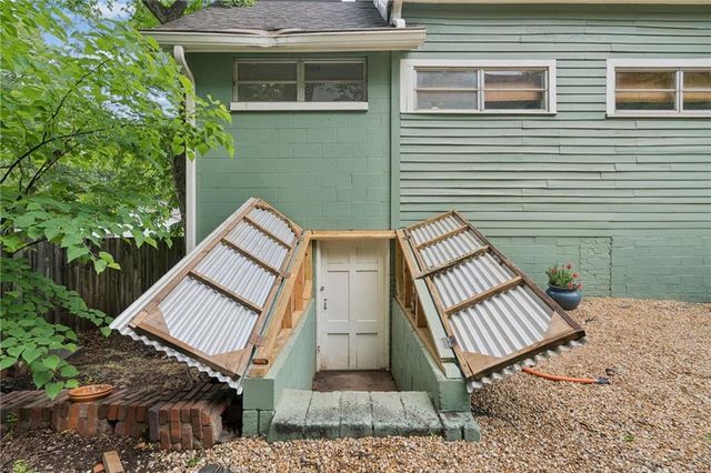 1248 Barnes Street NW, Atlanta, GA 30318