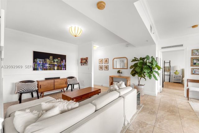 2425 SW 27th Ave 704, Miami, FL 33145