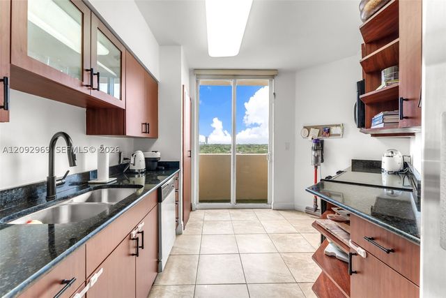 2425 SW 27th Ave 704, Miami, FL 33145