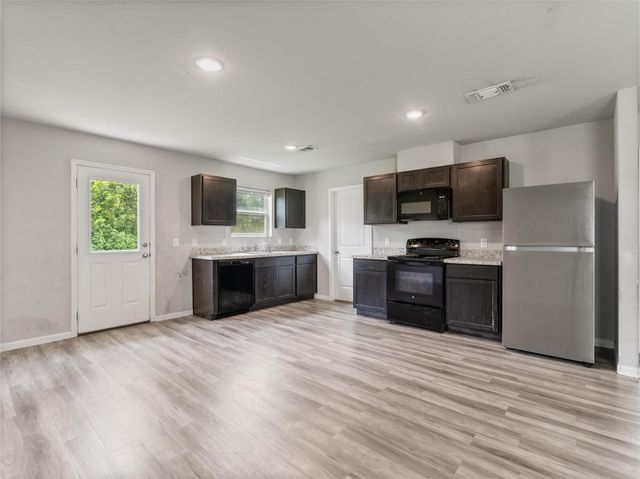 1509 Avenue A, Bay City, TX 77414