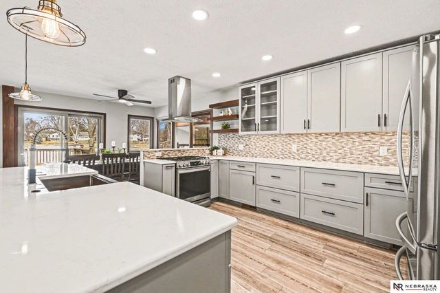 5603 Oak Hills Drive, Omaha, NE 68137