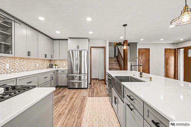 5603 Oak Hills Drive, Omaha, NE 68137