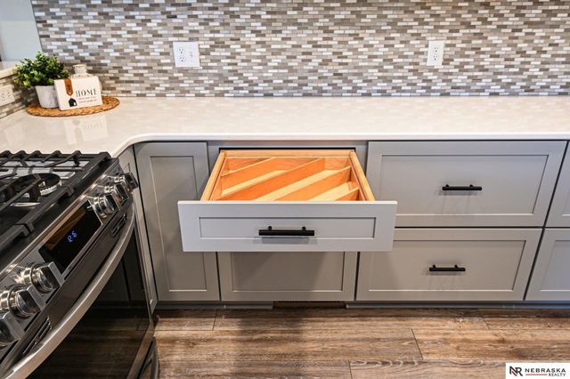 5603 Oak Hills Drive, Omaha, NE 68137