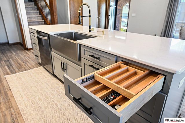 5603 Oak Hills Drive, Omaha, NE 68137