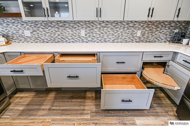 5603 Oak Hills Drive, Omaha, NE 68137