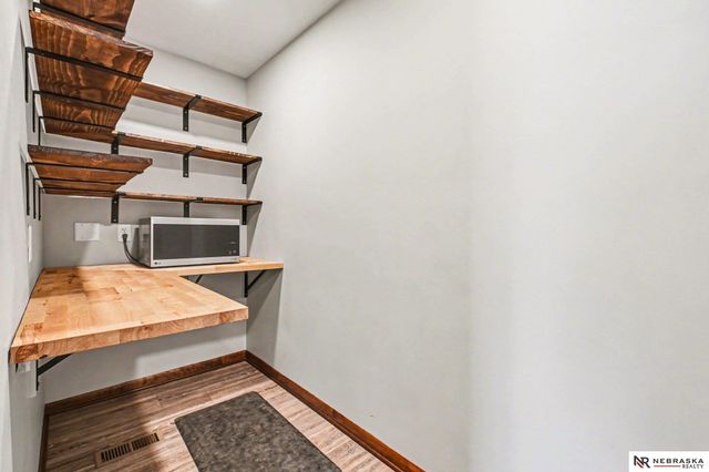 5603 Oak Hills Drive, Omaha, NE 68137