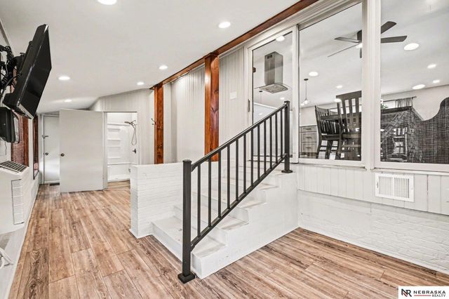 5603 Oak Hills Drive, Omaha, NE 68137