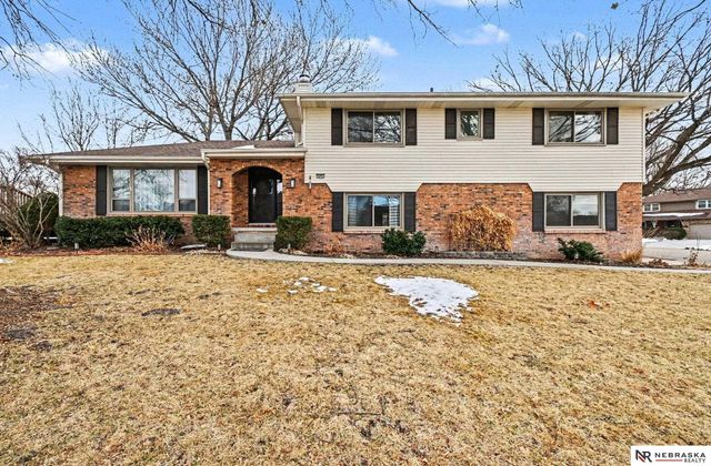 5603 Oak Hills Drive, Omaha, NE 68137