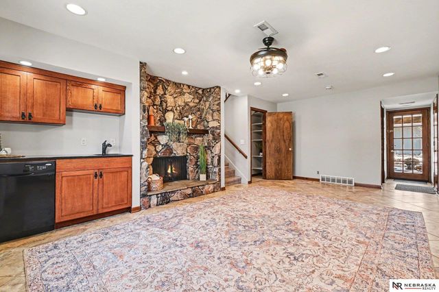 5603 Oak Hills Drive, Omaha, NE 68137