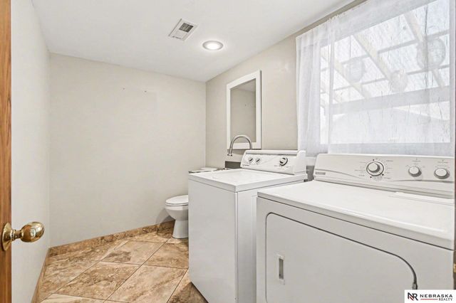 5603 Oak Hills Drive, Omaha, NE 68137