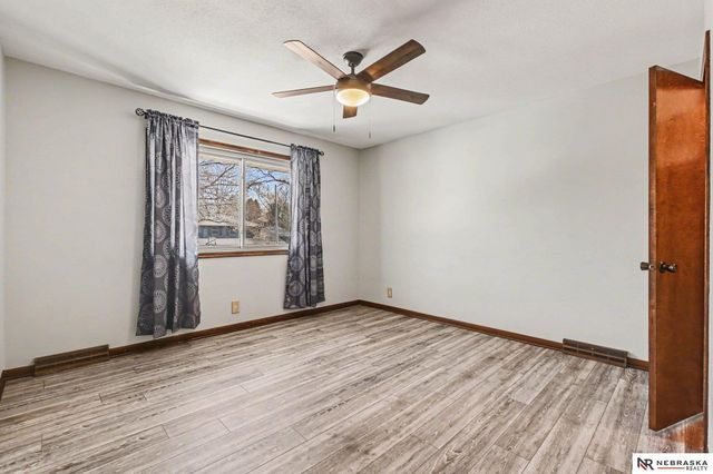 5603 Oak Hills Drive, Omaha, NE 68137