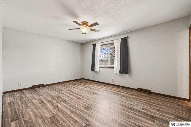 5603 Oak Hills Drive, Omaha, NE 68137