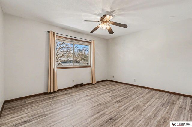 5603 Oak Hills Drive, Omaha, NE 68137