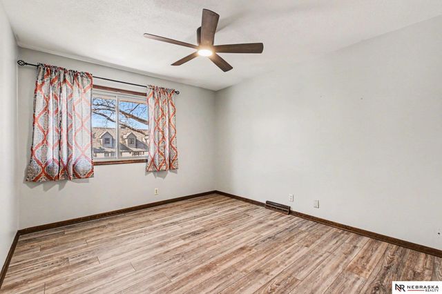 5603 Oak Hills Drive, Omaha, NE 68137