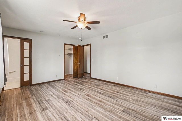 5603 Oak Hills Drive, Omaha, NE 68137