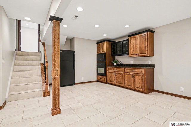 5603 Oak Hills Drive, Omaha, NE 68137