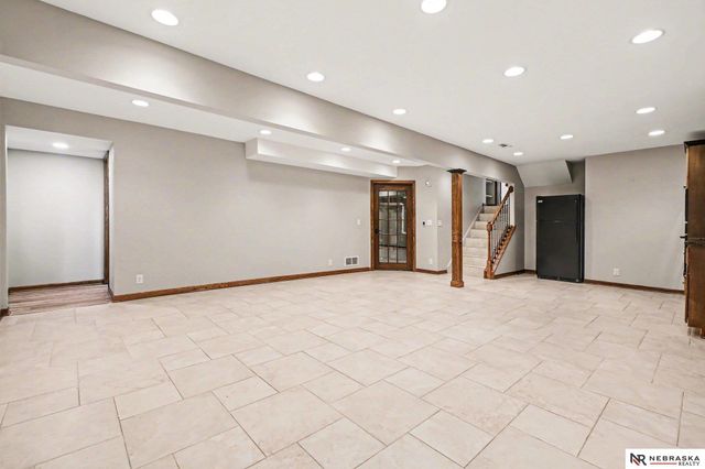 5603 Oak Hills Drive, Omaha, NE 68137