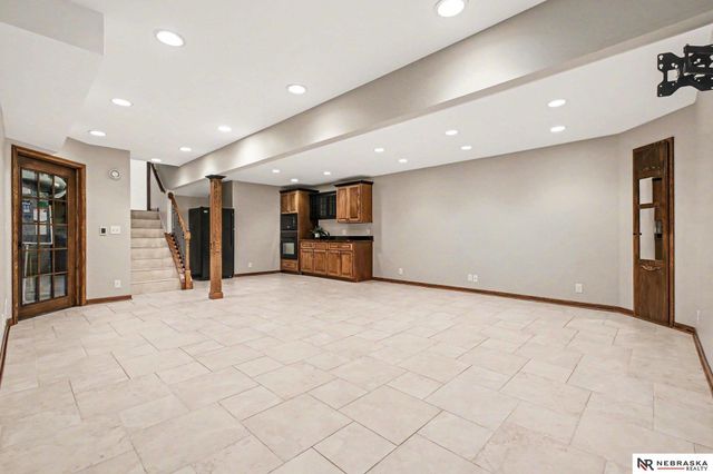 5603 Oak Hills Drive, Omaha, NE 68137