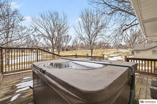 5603 Oak Hills Drive, Omaha, NE 68137