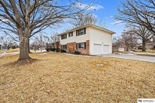 5603 Oak Hills Drive, Omaha, NE 68137