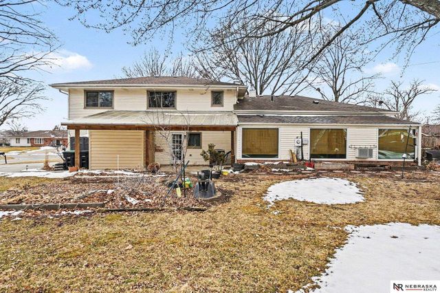 5603 Oak Hills Drive, Omaha, NE 68137