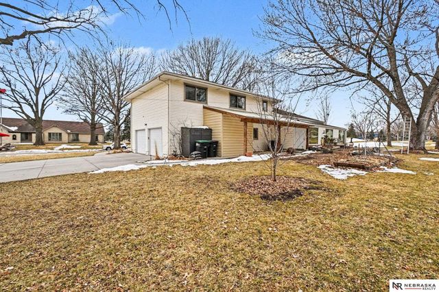 5603 Oak Hills Drive, Omaha, NE 68137