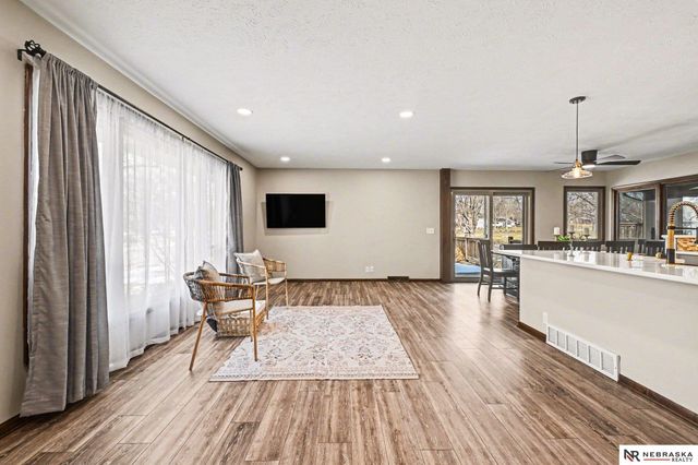 5603 Oak Hills Drive, Omaha, NE 68137