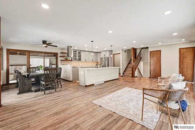 5603 Oak Hills Drive, Omaha, NE 68137