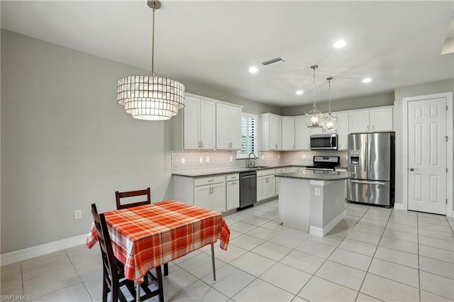 15720 Angelica DR, Alva, FL 33920