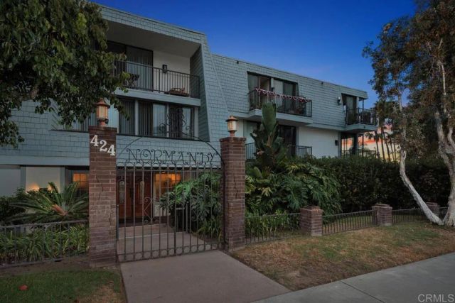 424 Stratford Court A21, Del Mar, CA 92014