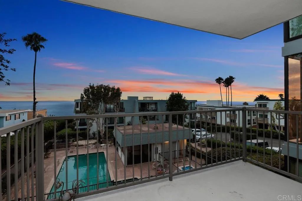 424 Stratford Court A21, Del Mar, CA 92014