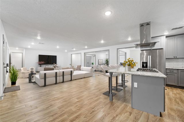 10011 Cliffwood Drive, Houston, TX 77035