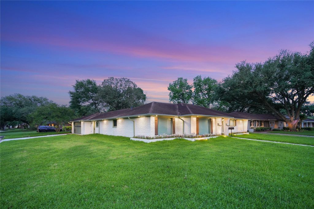 10011 Cliffwood Drive, Houston, TX 77035