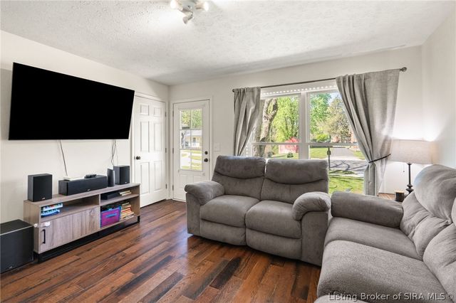 2924 Linda Drive, New Albany, IN 47150