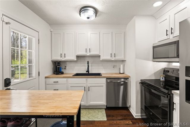 2924 Linda Drive, New Albany, IN 47150